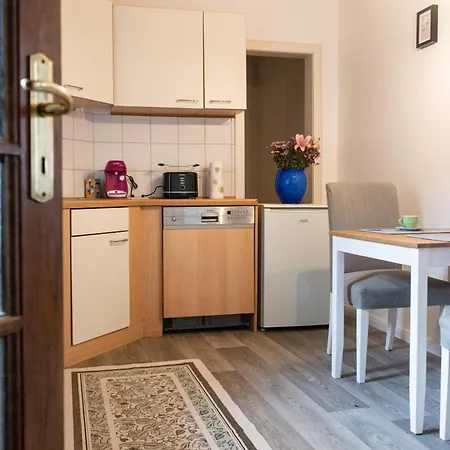 Apartment 2 Zi.-wohnung Stadtnah, Messenah